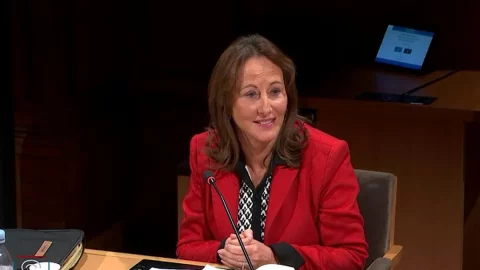 Segolene Royal, la vanità la spinge ad autocandidarsi alle Europee con Melenchon sotto il segno di Putin