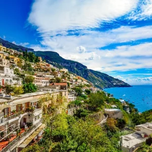 Turismo: i prezzi troppo alti spingono gli italiani verso l’estero. Presenze in calo fino al 30%. Resiste il turismo di lusso
