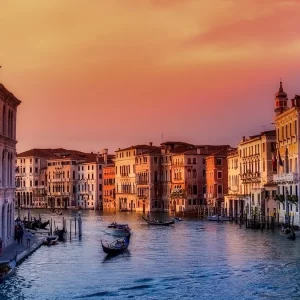 Venezia è a rischio, l’Unesco lancia l’allarme e la vuole inserire nella blacklist dei siti in pericolo: ecco perché