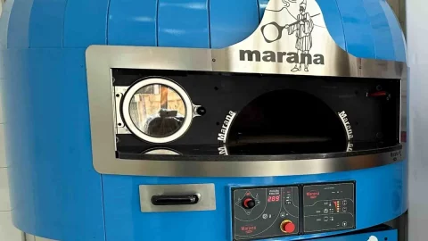 Pizza Napoletana: arriva il forno rotante, approvato da AVPN, garantisce qualità, ma che ne dicono i puristi?