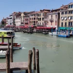 Veneza, por que não dividi-la de Mestre diante do turismo descontrolado e das ameaças tecnológicas e financeiras?