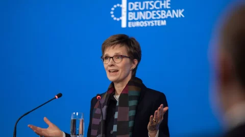 ECB、ドイツ人のクラウディア・ブッフ氏を監督長官に任命、彼女はエンリアの後任となる