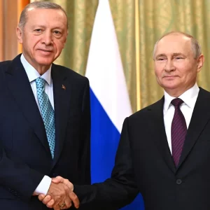 Mosca non cede sul grano. Putin a Erdogan: “Mosca aperta ai negoziati sul grano se eliminate le sanzioni”