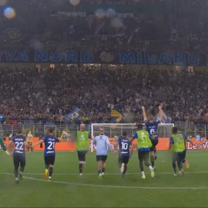 L’Inter stravince il derby ed è sola al comando, la Juve liquida la Lazio, il Napoli acciuffa il pari solo nel finale