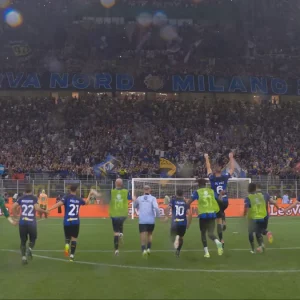 Inter memenangi derby dengan telak dan sendirian memegang kendali, Juve mengatasi Lazio, Napoli hanya berhasil menyamakan kedudukan di final