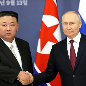 Incontro Putin e Kim Jong-un: “Aiuteremo la Corea a costruire satelliti”. Pyongyang: “Mosca vincerà la guerra”