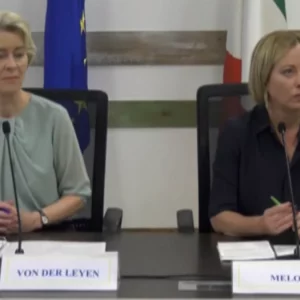 Lampedusa, Meloni a Von der Leyen: “Serve una missione navale europea”