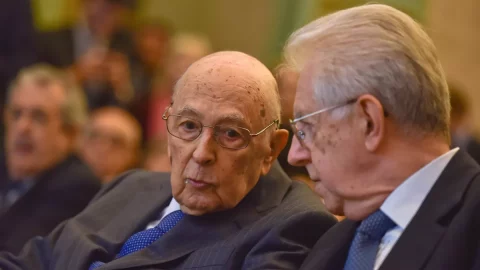 Napolitano: Papa'dan Mattarella'ya pek çok takdir var ancak Occhetto'nun dar görüşlü eleştirisi en iyi takdirdir