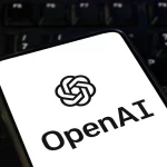 OpenAI e Jony Ive, designer di iPhone, al lavoro per uno Smartphone IA. SoftBank pronta a investire un miliardo
