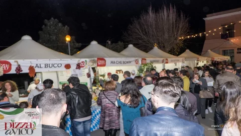 Pizza în Vico: douăzeci de pizzari vor invada străzile și piețele orașului pentru a sărbători produsul emblematic al coastei