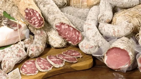 O precioso "Cucito" de Varzi, o salame que a Rainha Tedolinda gostava, herança do Oltrepò Pavese