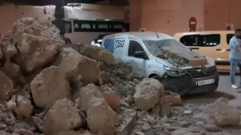 مراکش میں زلزلہ، 1000 سے زائد متاثرین اور 1200 زخمی اطالوی ٹھیک ہے۔ زلزلے کا مرکز ماراکیچ سے تقریباً 80 کلومیٹر دور ہے۔