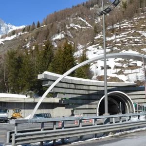 Terowongan Mont Blanc dibuka: tunda penutupan. Perjanjian Roma-Paris tentang penundaan pekerjaan