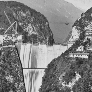 Vajont ve Emilia Romagna arasındaki sanat, duyurulan felaketlerin foto muhabirliği. Longarone'da bir sergi