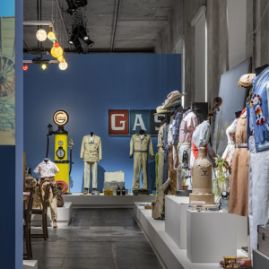 Фонд Prada: декорации и предметы из фильма «Город астероидов» выставлены в Милане