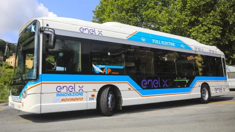 Enel X の電動モビリティが南米を征服：チリ、メキシコ、コロンビアに続き、サンパウロで最初のバスが登場
