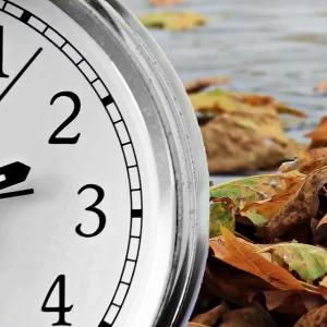 Change of time, from 29 October 2023 we will switch from summer time to standard time: an extra hour of sleep but it will get dark earlier