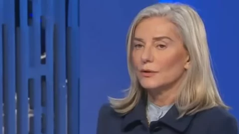 Elena Basile, show in tv di idiozie anti-Israele: “Basta me ne vado”. Evviva, ma per favore non torni più