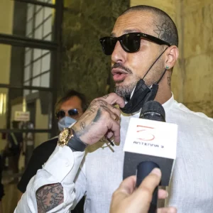 Fabrizio Corona, tocca a lui o alla Procura informare sugli indagati del calcioscommesse? Scandaloso che la Rai lo paghi