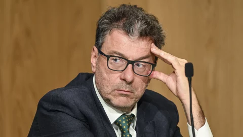 O Superbonus é “um monstro. Não há mais modelo LSD. Precisamos de um aperto”: Giorgetti contra compromissos