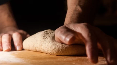 “Ideas on the run” that change lives: training for inmates in the pastry shop of the Alessandria prison