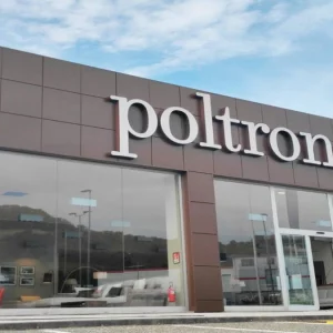 Poltronesofà, ScS'yi 99 milyon euro karşılığında satın alarak Birleşik Krallık'a girdi
