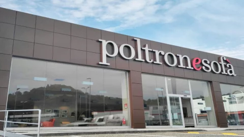 Poltronesofà 99 মিলিয়ন ইউরোর জন্য ScS অধিগ্রহণের সাথে যুক্তরাজ্যে প্রবেশ করেছে