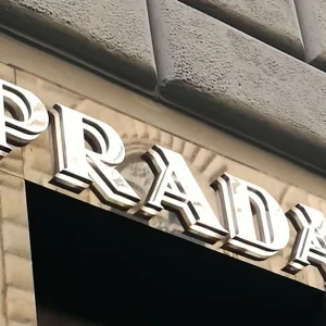 Prada compra loja na Quinta Avenida em Nova York por 400 milhões de dólares