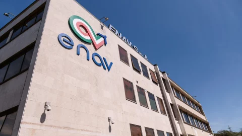 Enav : chiffre d'affaires à 193,6 millions, perte nette en baisse. Trafic aérien record en Italie