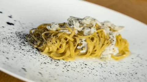 Tajarin with truffles: the recipe that smells of the forest and the Langhe by chef Daniel Zeilinga