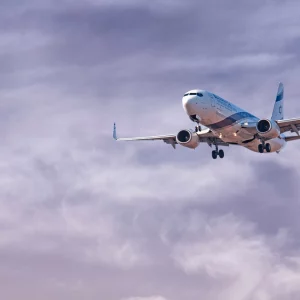 Boeing tenggelam di pasar saham setelah jatuhnya 737. Lusinan pesawat dilarang terbang di seluruh dunia, di Eropa tidak ada perusahaan yang terbang dengan Max 9