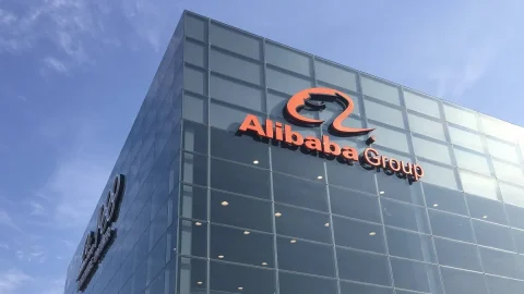 Alibaba se desploma en Bolsa tras bloquear la escisión de la nube por la guerra de chips entre EE.UU. y China