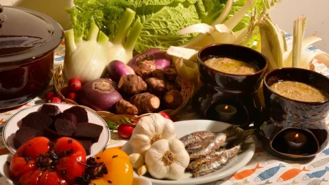 Bagna Cauda Day: Asti سے جاپان تک، نومبر اور دسمبر میں دو ہفتے کے آخر میں پیڈمونٹیز کی عظیم روایت کی ایک ڈش کے اعزاز میں