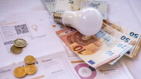 Aste Energia: Enel e Hera si aggiudicano 1,4 milioni di clienti in uscita dalla tutela, il 70% della quota in gara. Titoli in rialzo a Milano