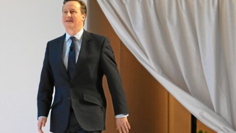 Regno Unito, Cameron torna al governo: Sunak lo nomina agli Esteri e rimuove Braverman dagli Interni