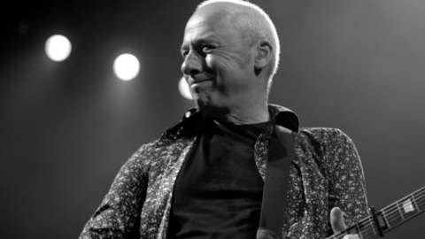 Mark Knopfler, colecția sa de chitare scoasă la licitație la Londra la Christie's