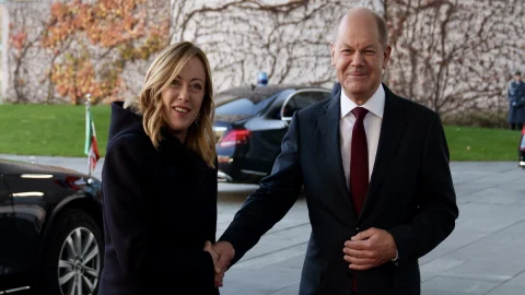 Italia-Germania: Meloni e Scholz firmano il piano di cooperazione. La premier al G20: “Se la Russia vuole la pace si ritiri”