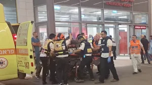 Ambulanza arriva in un ospedale di Gaza
