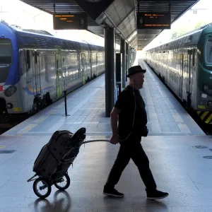 Grève des trains aujourd'hui 30 novembre : possibles retards et annulations pour Trenitalia, Italo et Trenord. Voici les horaires