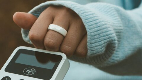 Arriva l’anello contactless per i pagamenti elettronici: lo lancia Intesa Sanpaolo con Mastercard