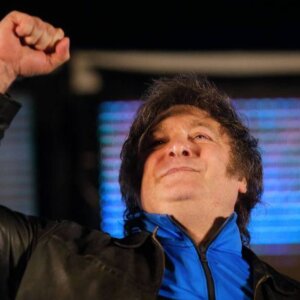 Argentina, elezioni: l’ultraliberista Milei eletto presidente. Svolta a destra, sconfitto il peronismo
