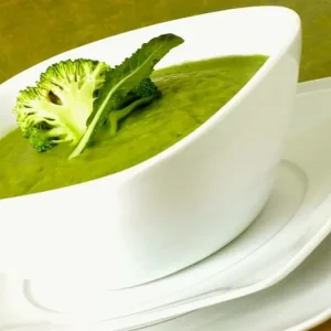 La ricetta della Vellutata di Broccoli, patate dolci,  yogurt all’aglio, con Marco Bianchi ovvero come coniugare gusto, salute e ricerca