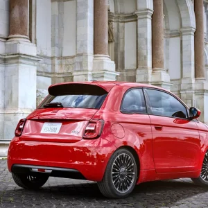 Электрический Fiat 500 прибудет в Северную Америку в рамках экологичности и Dolce Vita: в продаже с 1-го квартала 2024 года.