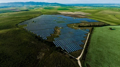 A2A e Siad insieme per la transizione energetica: accordo per un impianto fotovoltaico per energia rinnovabile