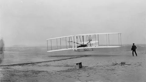 S-a întâmplat astăzi – 17 decembrie 1903, primul zbor al fraților Wright și nașterea aviației