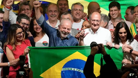 Brasil, pasar menyetujui Lula: pasar saham melonjak bersama Petrobras, S&P mendorong reformasi dan menaikkan peringkat