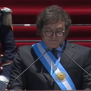 Argentina, the Milei era begins, promising shock reforms: "For us it will be a turning point, like the fall of the Berlin Wall"