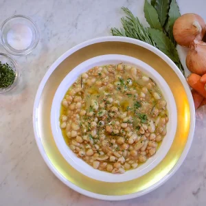 Mescciüa, eine leckere Hülsenfruchtsuppe aus der armen La Spezia-Tradition, bescheiden, aber reich an Eigenschaften