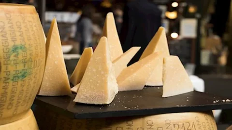بارميجيانو ريجيانو، بوفالو موزاريلا وستراتشينو، أفضل أنواع الجبن في العالم في التصنيف الدولي لـ Taste Atlas