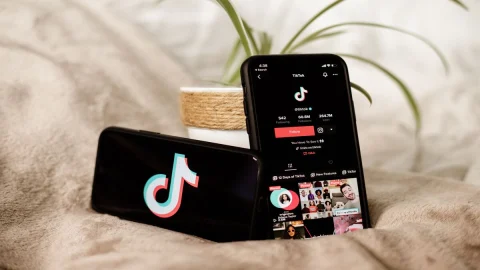 TikTok, faro Ue sui minori: indagini per sospette violazioni degli obblighi di tutela